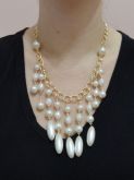 Maxi colar dourado com perolas