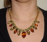 Maxi colar dourado e laranja