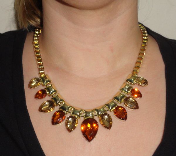 Maxi colar dourado e laranja