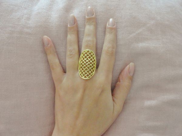 Anel dourado oval (tam 17)