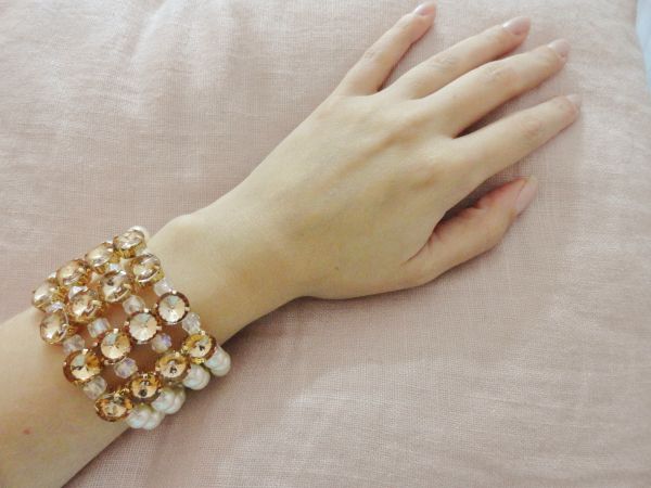 Pulseira 4 voltas (perolas e pedras)