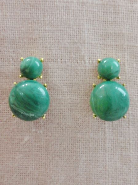 Brinco pequeno bolinhas verdes